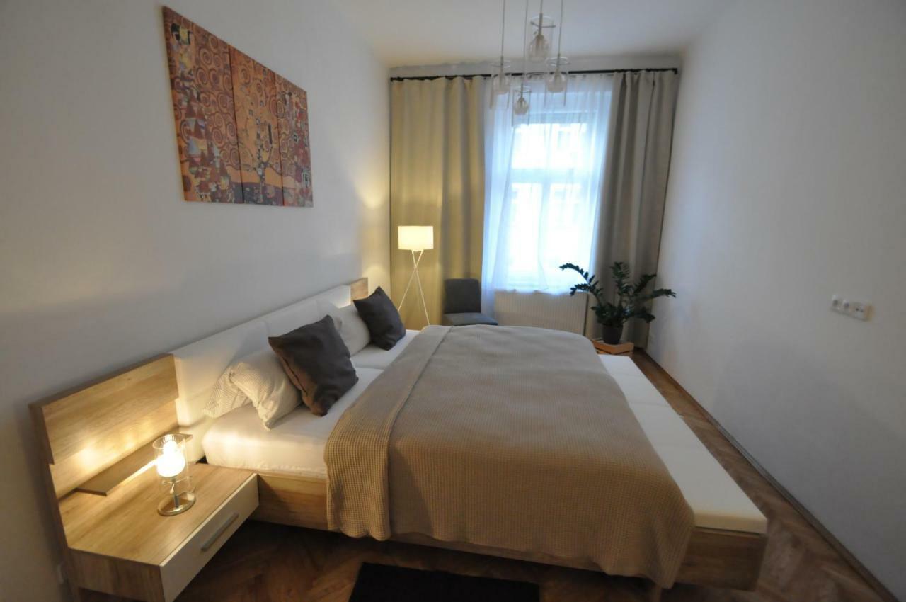 Jirina Appartments Prag Exterior foto